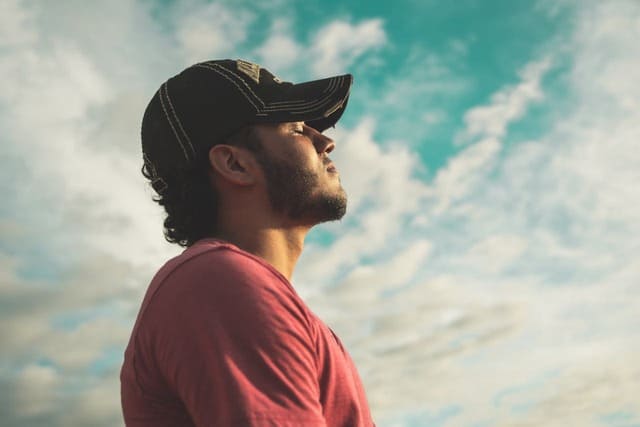 Enfoque pulsación potencia para liberar energía emocional y corporal